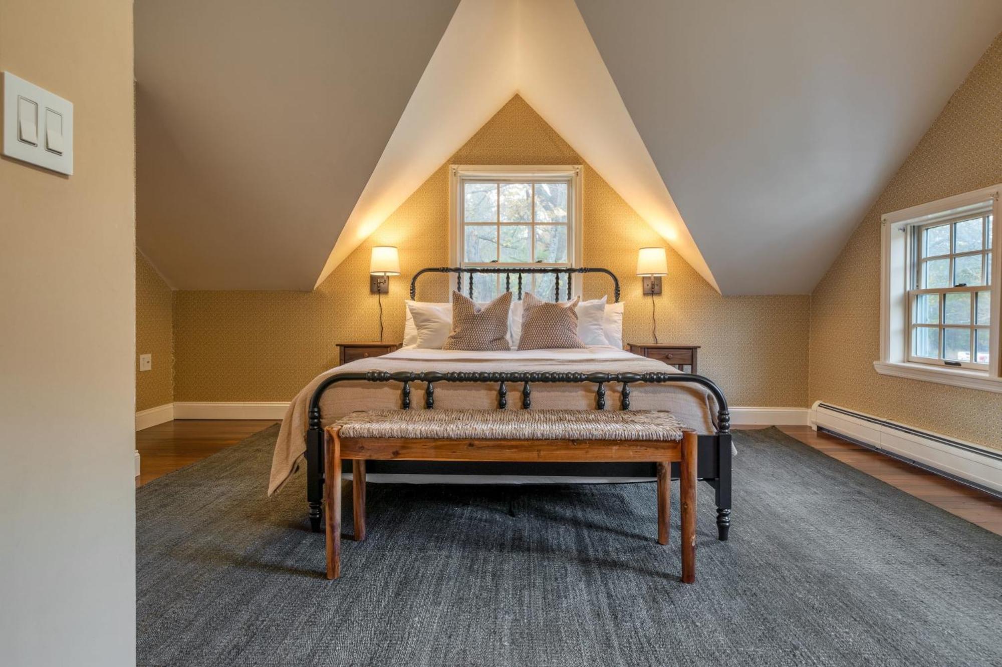 Cortland By Avantstay Charming Heritage Estate W Private Lake Pool Согертіз Екстер'єр фото