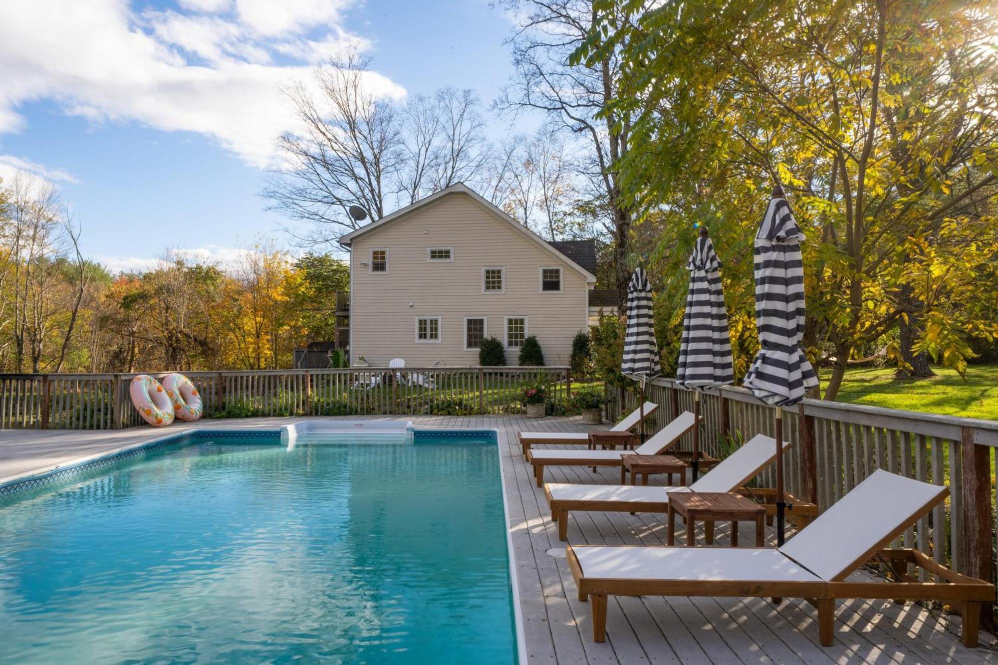 Cortland By Avantstay Charming Heritage Estate W Private Lake Pool Согертіз Екстер'єр фото