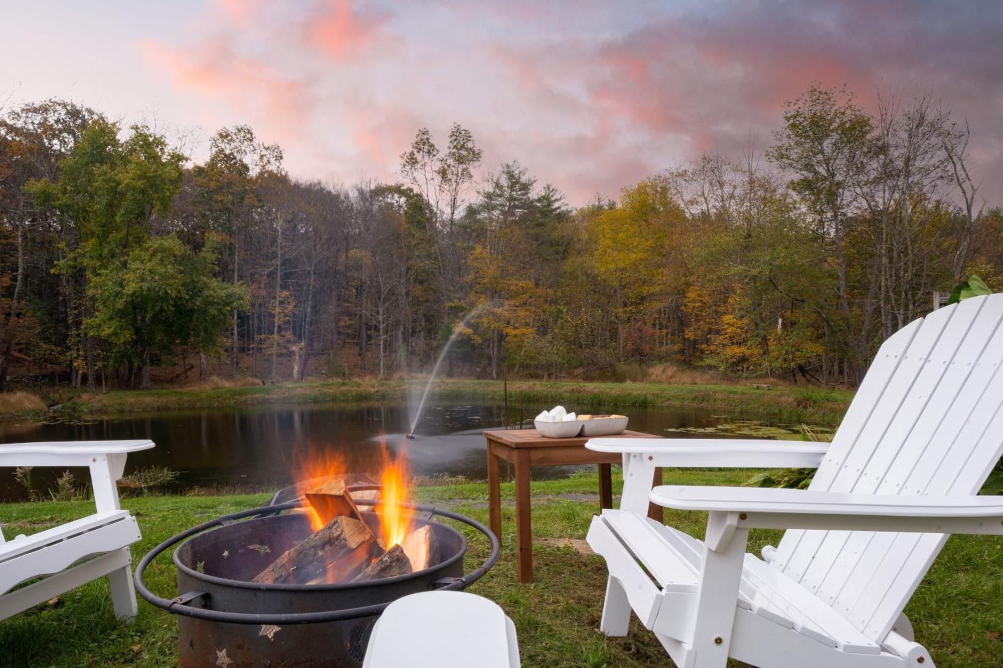 Cortland By Avantstay Charming Heritage Estate W Private Lake Pool Согертіз Екстер'єр фото